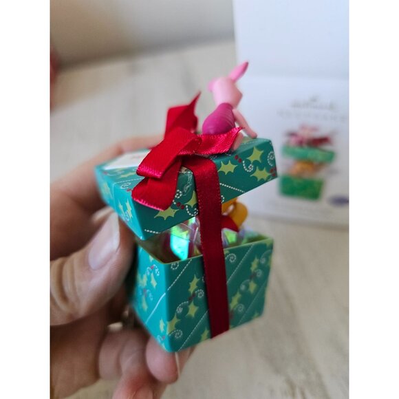 Hallmark big present piglet Winnie the Pooh ornament new axis tree - Picture 5 of 8